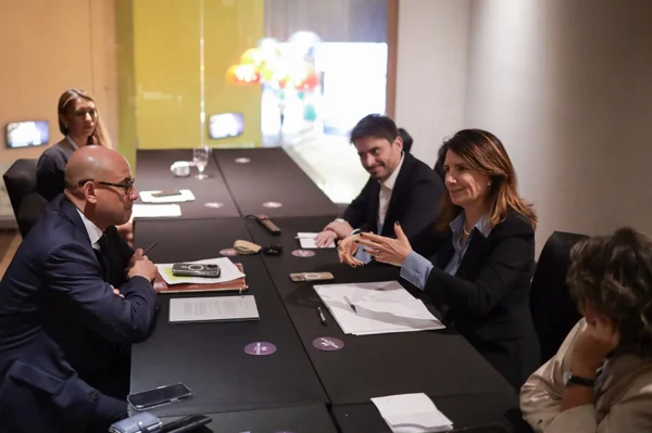 ana toni