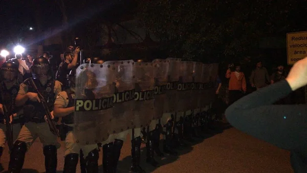 Tumulto em Curitiba. PM dispara balas de borrachas contra militantes