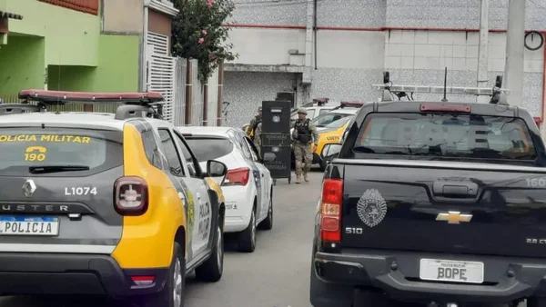 Homem se entrega após manter a esposa refém por três horas