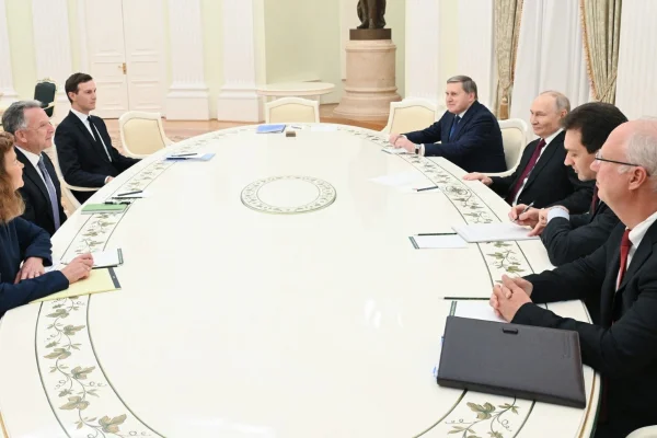Rússia chama reunião de “útil”, mas critica trechos do plano de Trump