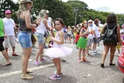 Foliões tomam as ruas de Brasília no segundo dia de carnaval - imagem 6 Foliões tomam as ruas de Brasília no segundo dia de carnaval - imagem 6
