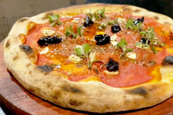 Pizza alho negro