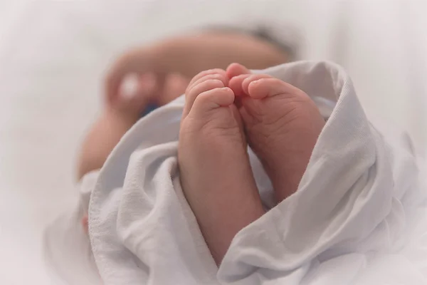 pés de bebê - parentalidade