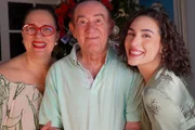 Lívian Aragão. Lilian e Renato Aragão posam em casa
