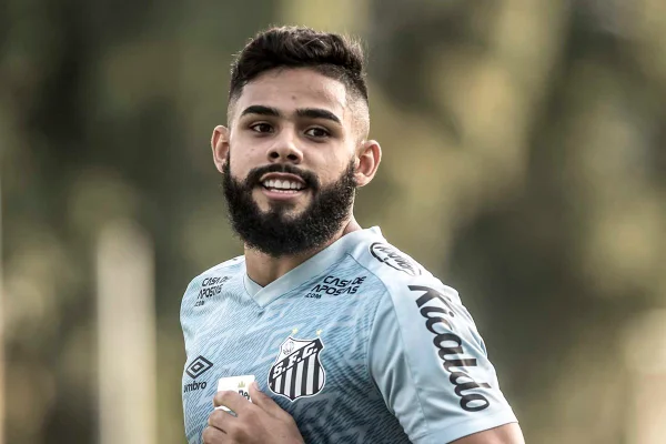 Imagem colorida do jogador Felipe Jonatan