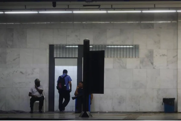 “Banheiro do estupro” atemoriza passageiros na Rodoviária do Plano