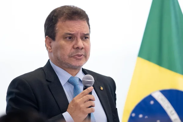 Presidente Lula deu posse ao novo ministro da Justiça e Segurança Pública, Wellington César Lima e Silvano Palácio do Planalto, em Brasília, Ricardo Lewandowski metrópoles