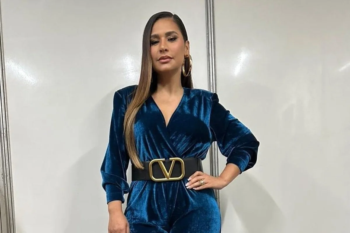 Simone Mendes se emociona ao alcançar marca em carreira solo Simone Mendes se emociona ao alcançar marca em carreira solo