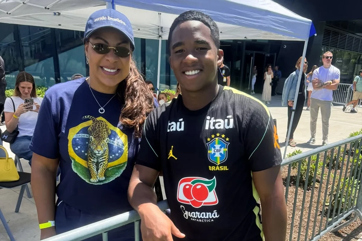 A mãe de Endrick, Cíntia Ramos, já é conhecida pelo conteúdo nas redes sociais, onde compartilha viagens e bastidores da vida dos filhos, além de acumular 200 mil seguidores
A mãe de Endrick, Cíntia Ramos, já é conhecida pelo conteúdo nas redes sociais, onde compartilha viagens e bastidores da vida dos filhos, além de acumular 200 mil seguidores