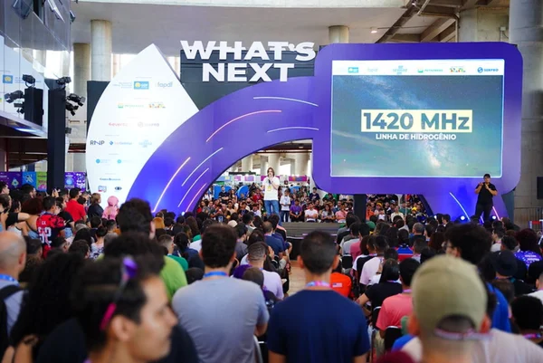 imagem colorida de uma grande palestra realizada na Campus Party em 2024