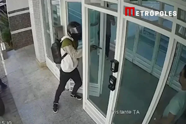 Câmera de segurança mostra momento do assalto