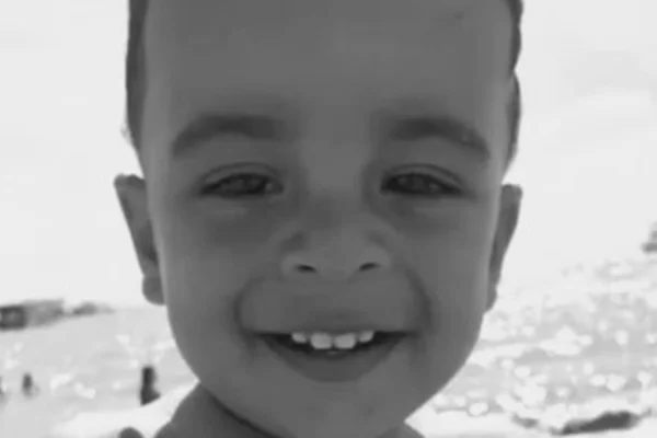 Menino sorrindo