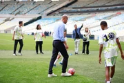 O príncipe William em campo no Estádio Maracanã O príncipe William em campo no Estádio Maracanã