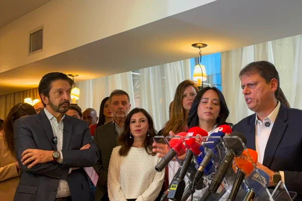 Tarcísio apoia polícia de SP no inquérito de Dark Horse: “Desrespeito”