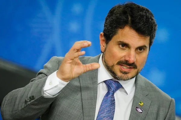 Análise: neófito velhaco, do Val usa mandato em proveito próprio
