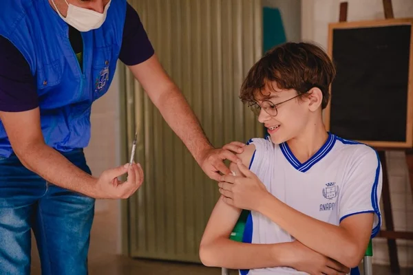 goias vacinação em escola municipal anápolis