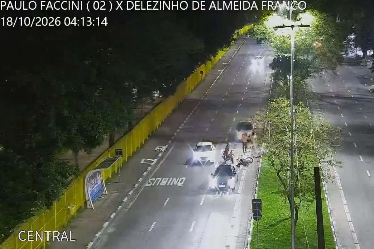Delegado disse ter tido braço puxado por rapaz durante abordagem a moto em Guarulhos e que tiro foi acidental. Ele foi empossado mês passado Delegado disse ter tido braço puxado por rapaz durante abordagem a moto em Guarulhos e que tiro foi acidental. Ele foi empossado mês passado
