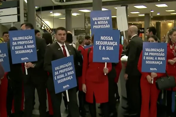 Funcionários da Avianca protestam em aeroportos do Rio e São Paulo
