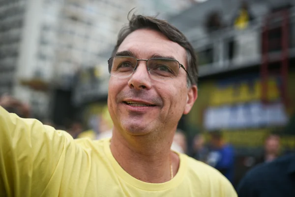 Flávio Bolsonaro anuncia começo de negociações para 2026 com anistia