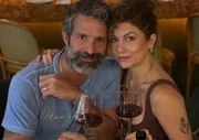 Bárbara Borges e Iran Malfitano brindam durante jantar Bárbara Borges e Iran Malfitano brindam durante jantar