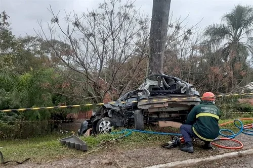 Minutos após saber da morte do pai, jovem morre em acidente de carro