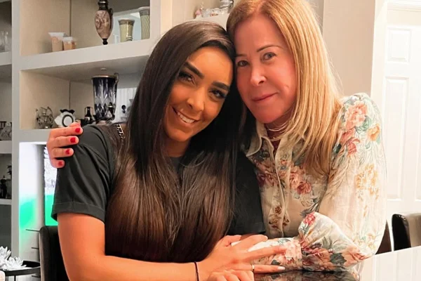 Amabylle Eiroa e Zilu Camargo posam juntas - Metrópoles