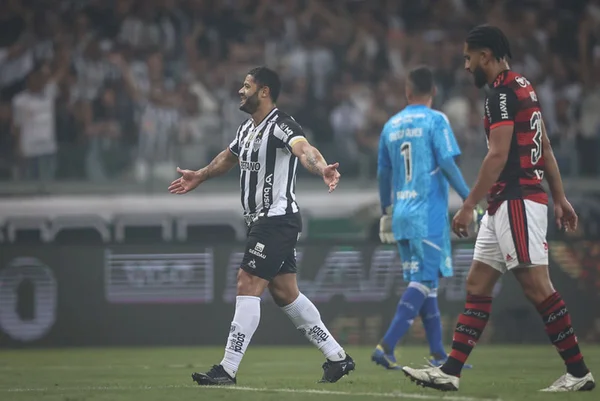 Hulk decide e Atlético-MG abre vantagem sobre o Flamengo na Copa do Brasil