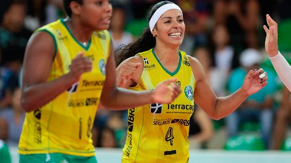 Mari e Paula Pequeno oficializam dupla no vôlei de praia
