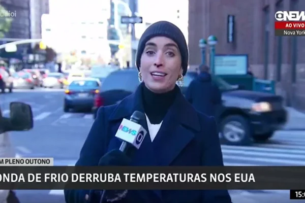 Nariz de repórter da GloboNews sangra durante programa ao vivo