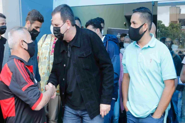 Prefeito Eduardo Paes na reinauguração do CineCarioca, no Complexo do Alemão