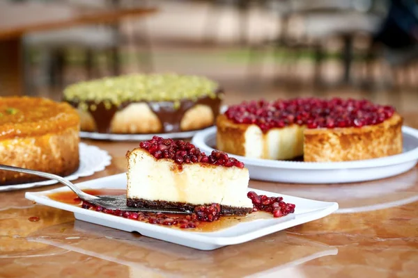 ArabSweets cria cheesecakes de chocolate com pistache, romã e damasco