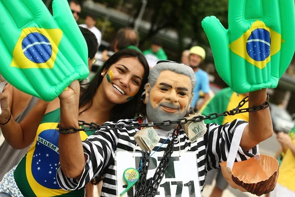 Manifestações tomam conta das cidades brasileiras