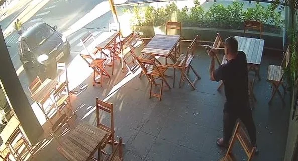 Vídeo: por ciúmes, policiais militares marcam duelo e acabam presos