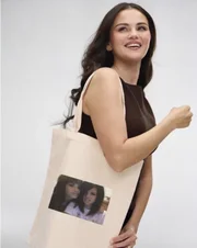 Quem comprou o combo ganhou uma ecobag personalizada com foto icônica da dupla Quem comprou o combo ganhou uma ecobag personalizada com foto icônica da dupla
