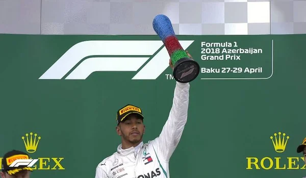 Hamilton nega mudança para Ferrari: “Estou no time dos sonhos”