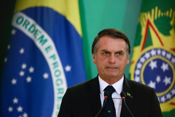 Bolsonaro diz que leilão de 12 aeroportos será realizado até março