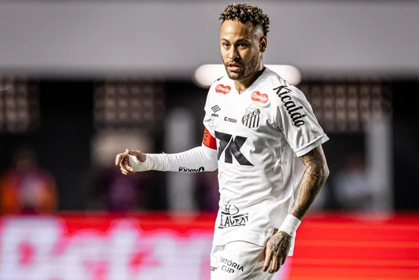 Imagem colorida de Neymar - Metrópoles