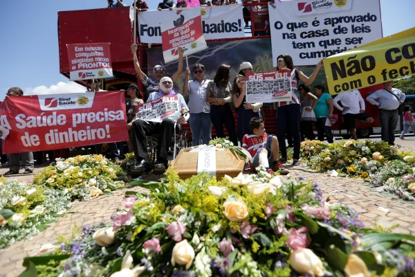 Rollemberg cria gabinete de crise para enfrentar greve