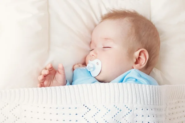 O que fazer quando o bebê troca o dia pela noite