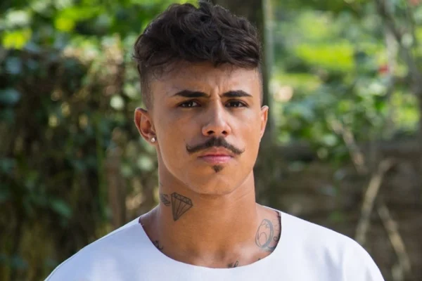 MC Livinho se pronuncia sobre pedido de ajuda e sumiço polêmico: “Trauma”