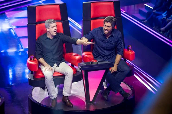 Victor fala sobre saída do “The Voice Kids” e Leo entrega: “solteirão”