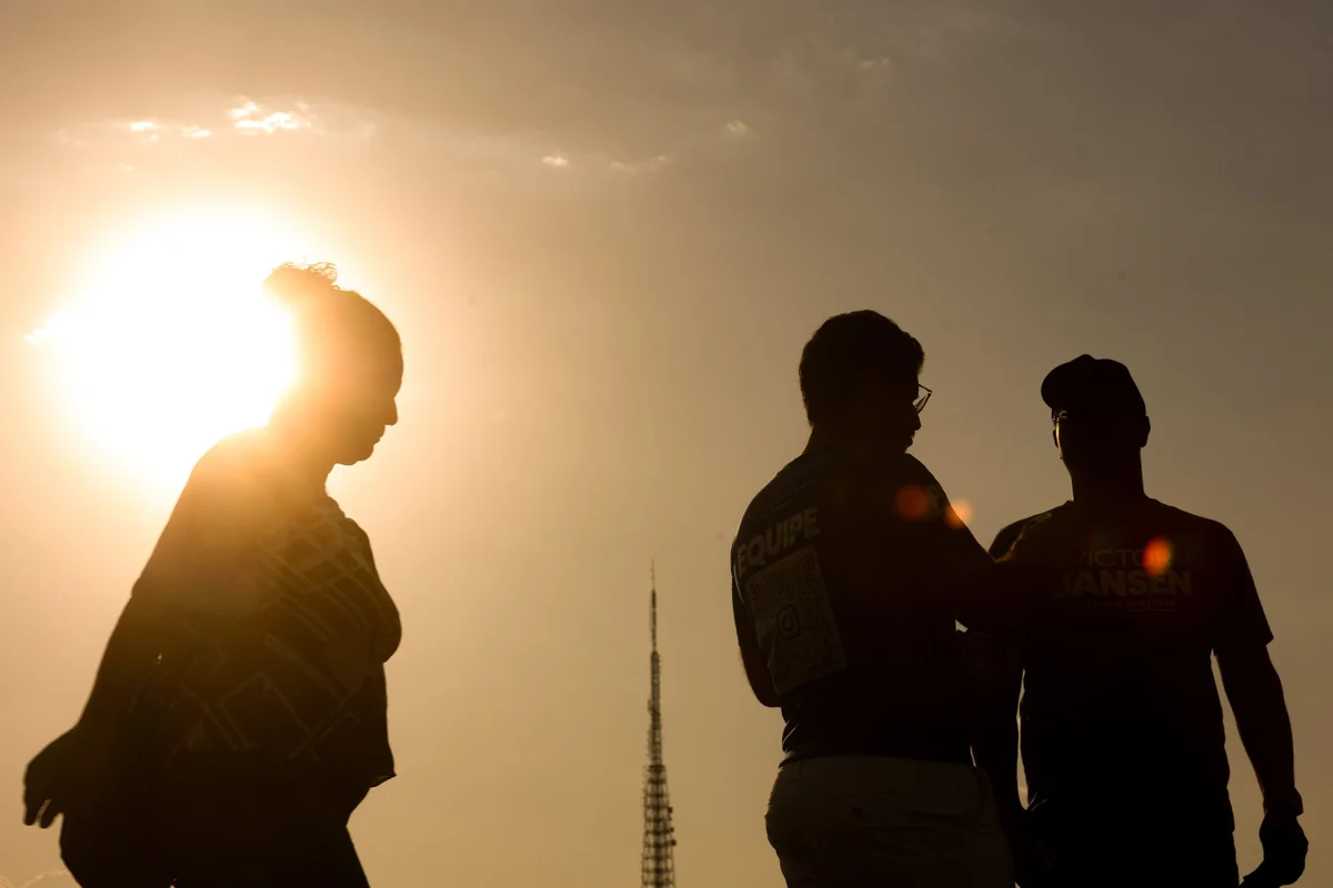 Brasilienses enfrentam dia de calor intenso baixa humidade Metropoles 4