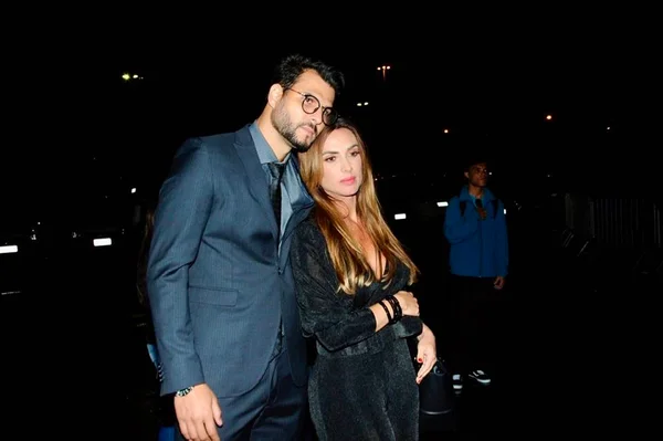 Após voltar de férias, Nicole Balhs reata com Marcelo Bimbi