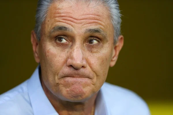 Tite evita euforia, mas exalta atuação do Brasil e “casca grossa”