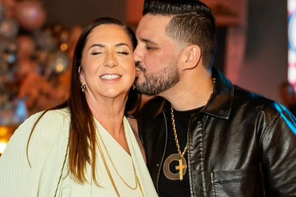 Mãe de Virginia fica pistola com post de ex e detona: "Uma vergonha" - Metrópoles