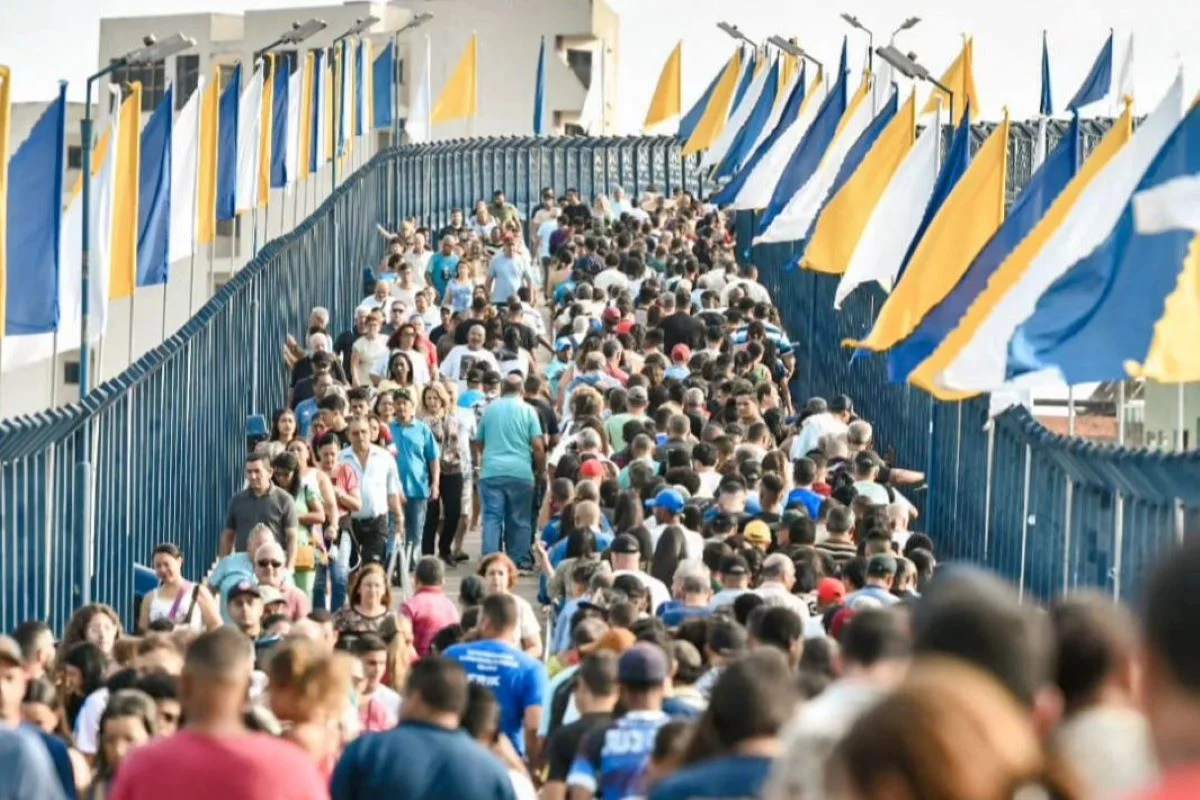 Romeiros chegam a Aparecida Romeiros chegam a Aparecida