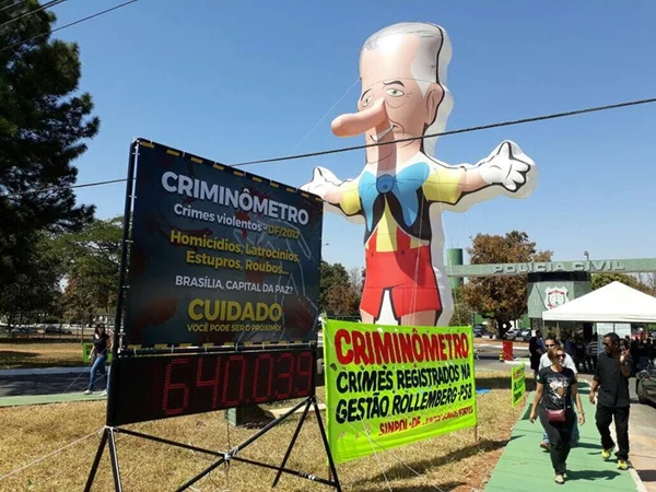 Policiais Civis fecham acesso ao DPE e ato tem princípio de confusão