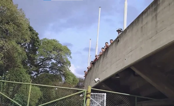 Jogadores do Galo sofrem racismo