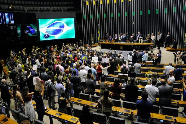 Saiba quem devem ser os 30 deputados mais votados de SP, RJ e MG
