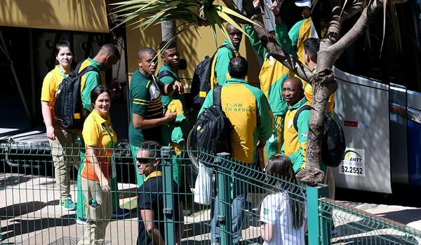 Adversários do Brasil no futebol, sul-africanos chegam a Brasília